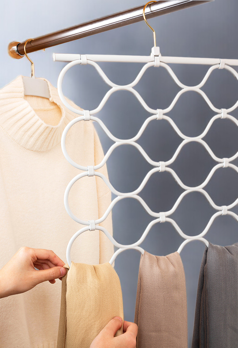 ネクタイやストールも収納可能な多機能ハンガー