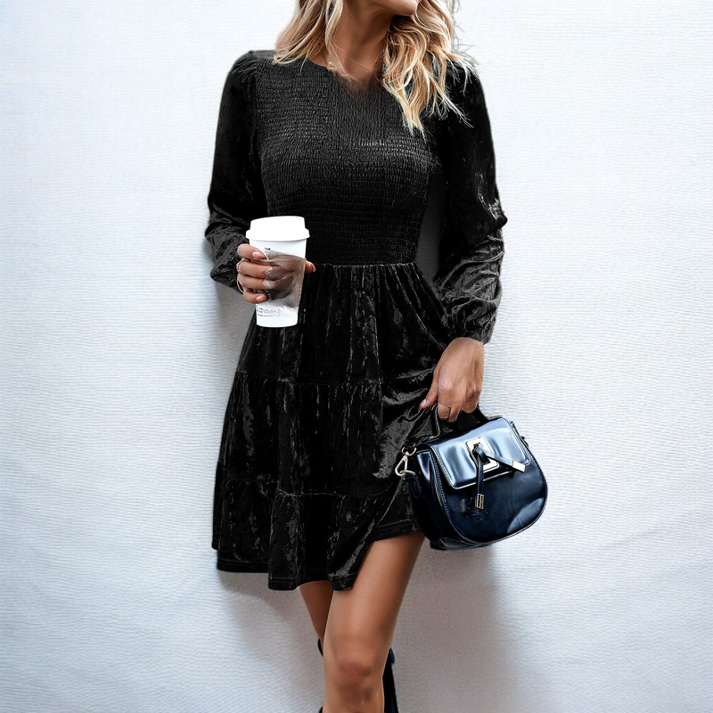 上品な気質のベルベットワンピース