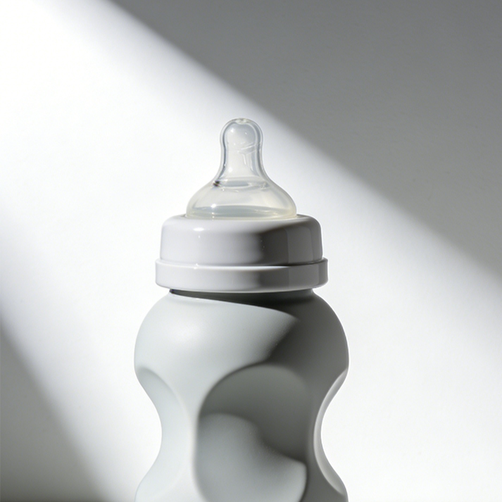 Anti-Colic Baby Bottle with soft silicone nipple