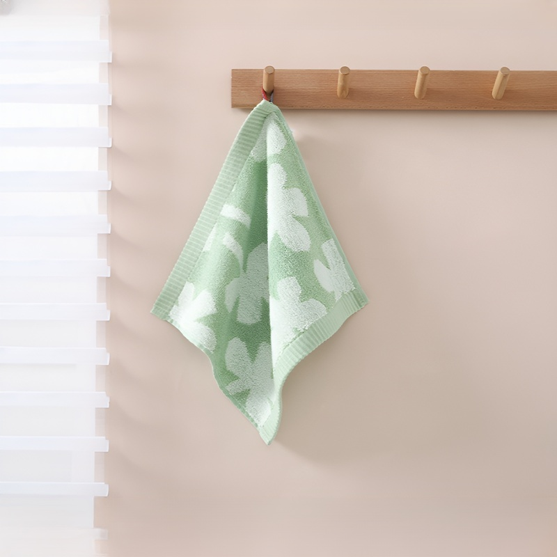 Petite serviette carrée portable et absorbante