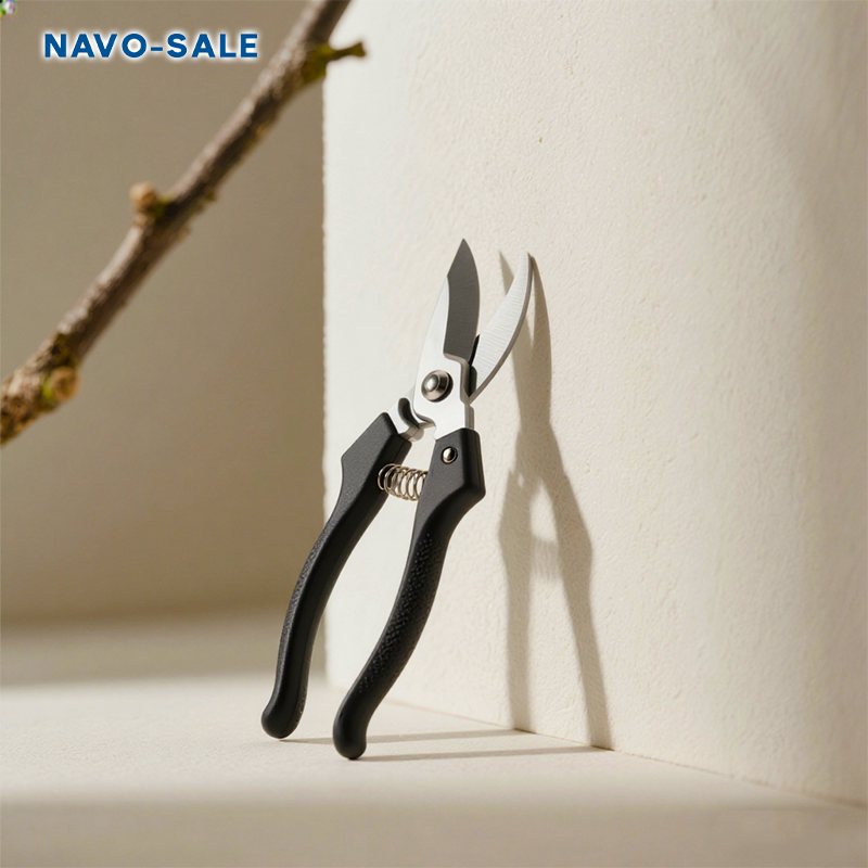 鋭い刃先が特徴の剪定鋏アップ