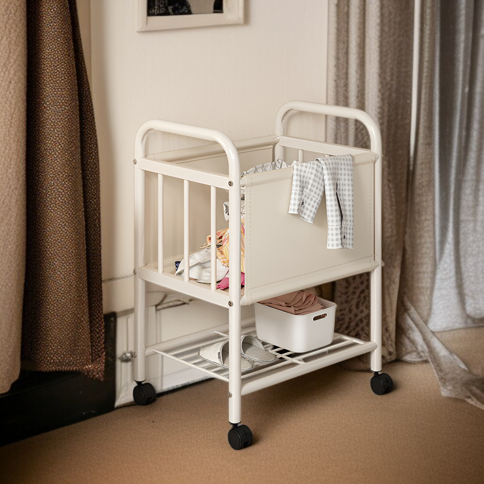 Cesta de ropa portátil para uso doméstico.