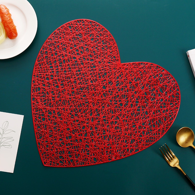 Mantel individual y posavasos de PVC con diseño entrelazado en forma de corazón y detalles dorados