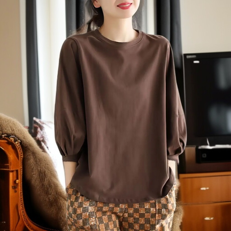 七分袖のカジュアルTシャツ