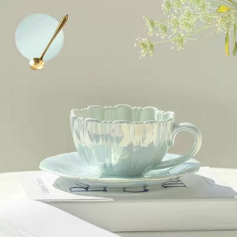 blütenblattförmige Kaffeetasse