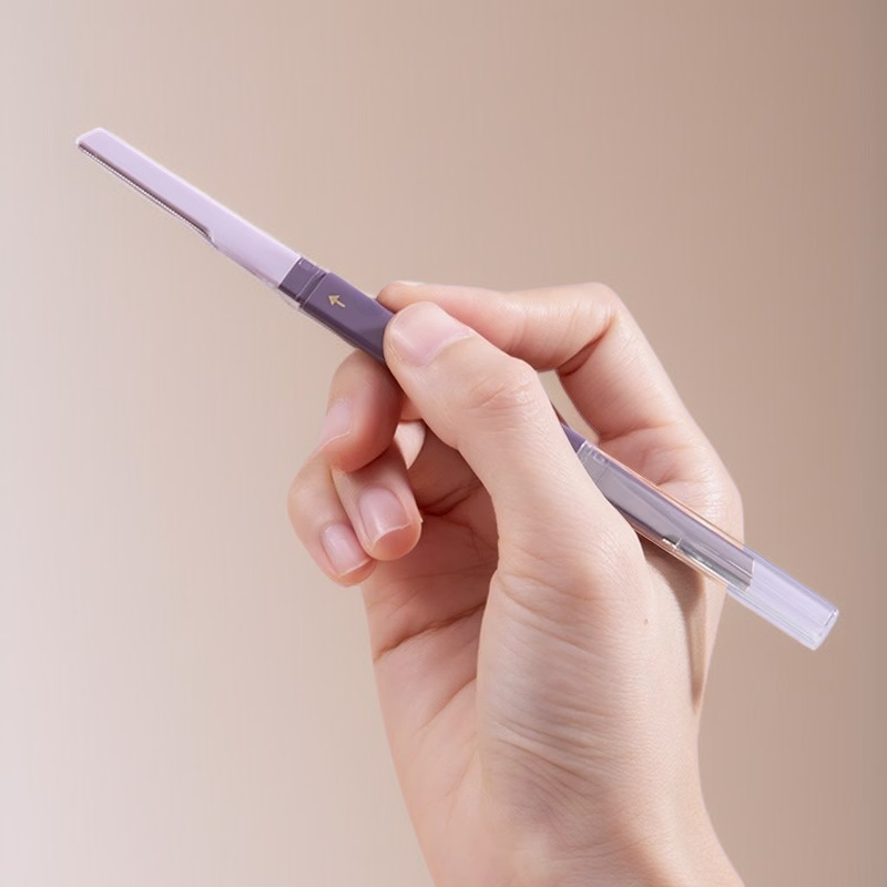 양쪽 끝이 있는 눈썹 정리기