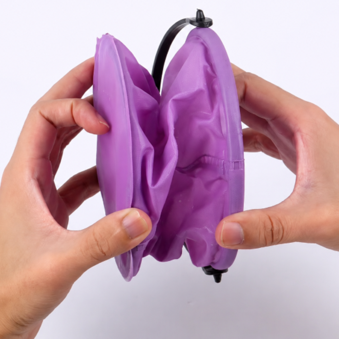 丈夫で防水性があり、折りたたみ可能なバケツ。アウトドア旅行、ドライブ、釣りなどに最適。必需品の折りたたみ式バケツです。
