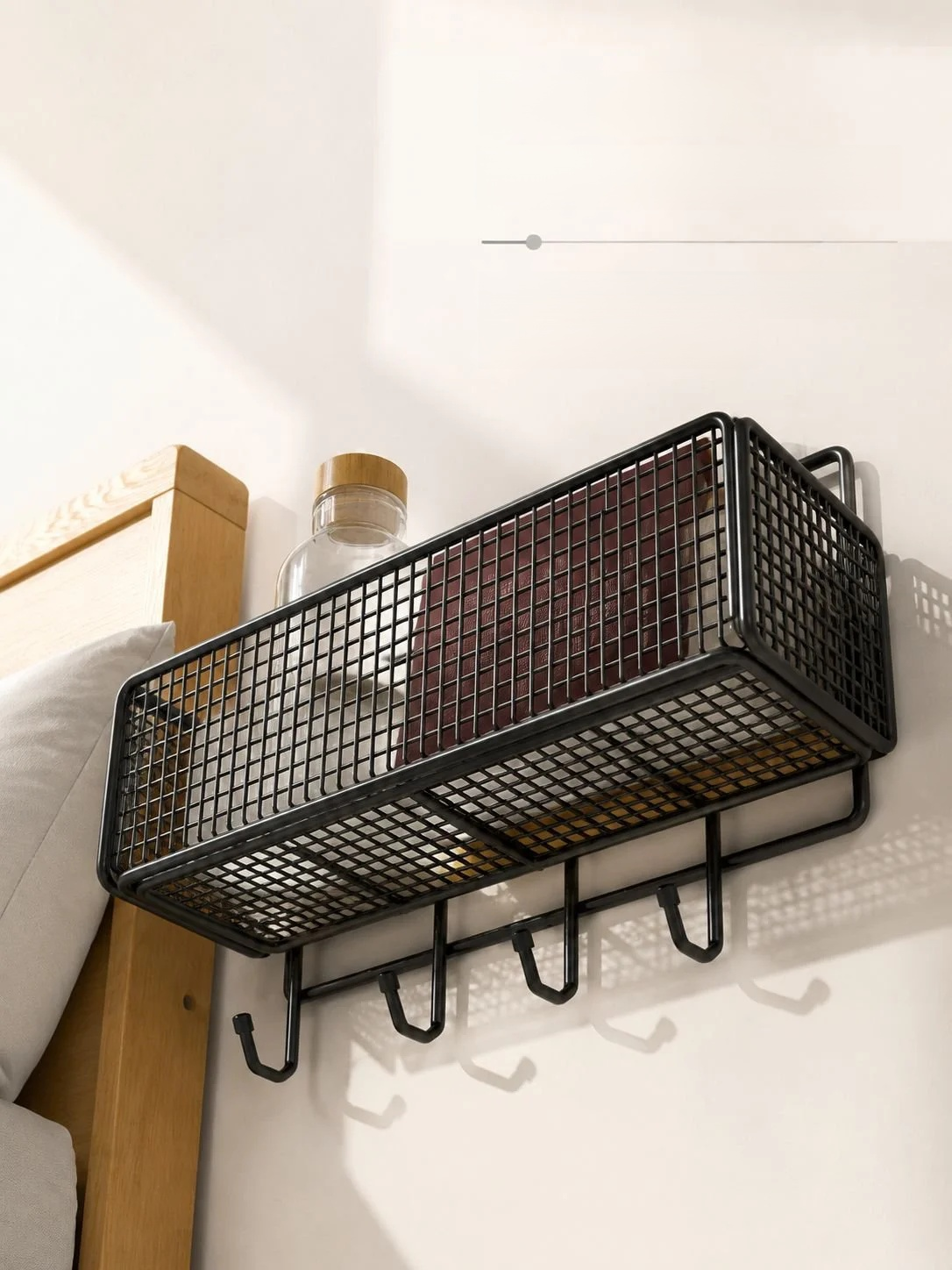 Organizador para cama con diseño funcional y elegante