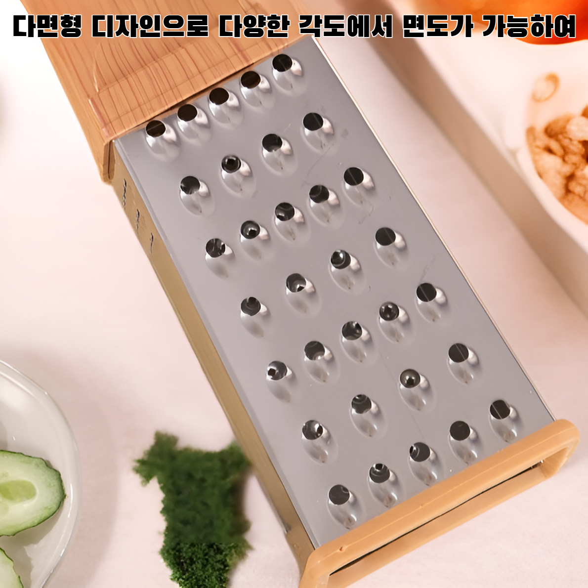 나무 질감의 손잡이가 달린 다면형 면도 도구