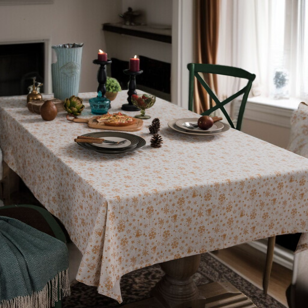 크리스마스 분위기의 그린 컬러 테이블보