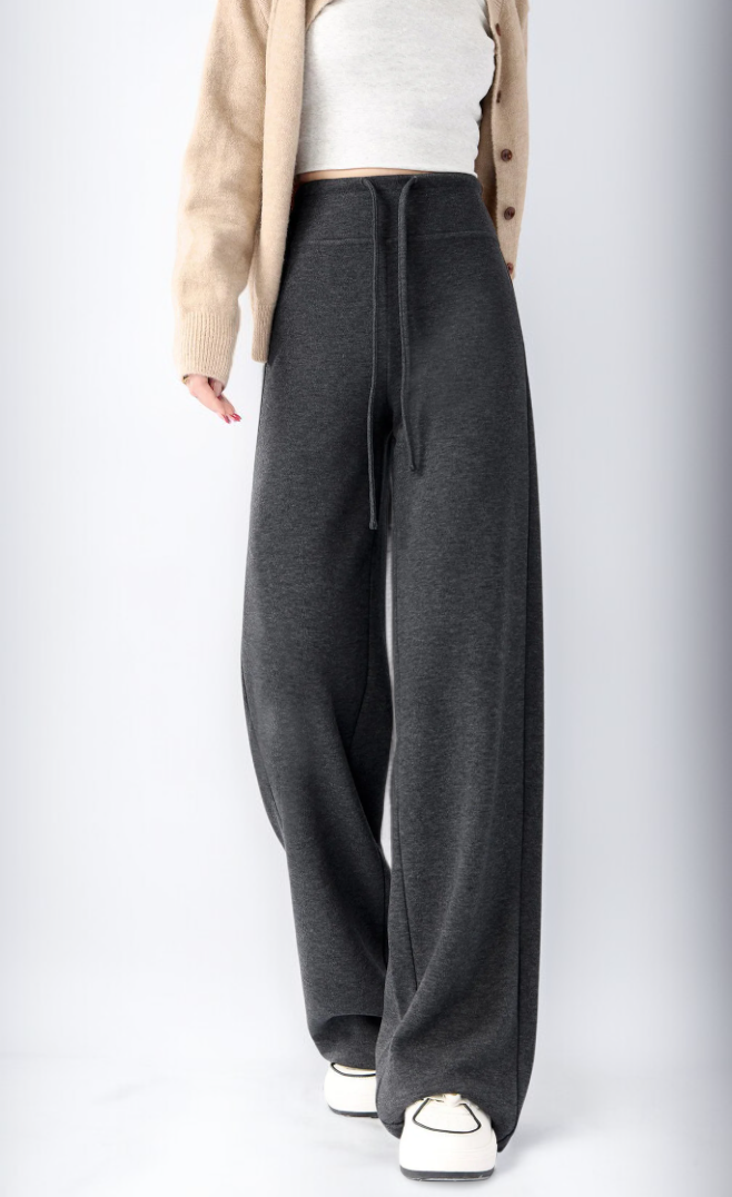 上品なシルエットの女性用ストレートパンツ