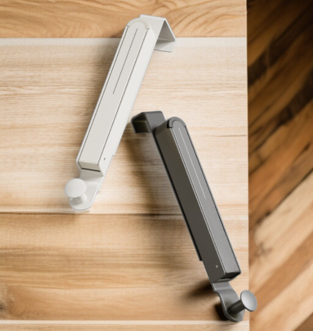 Składany wieszak montowany na ścianie