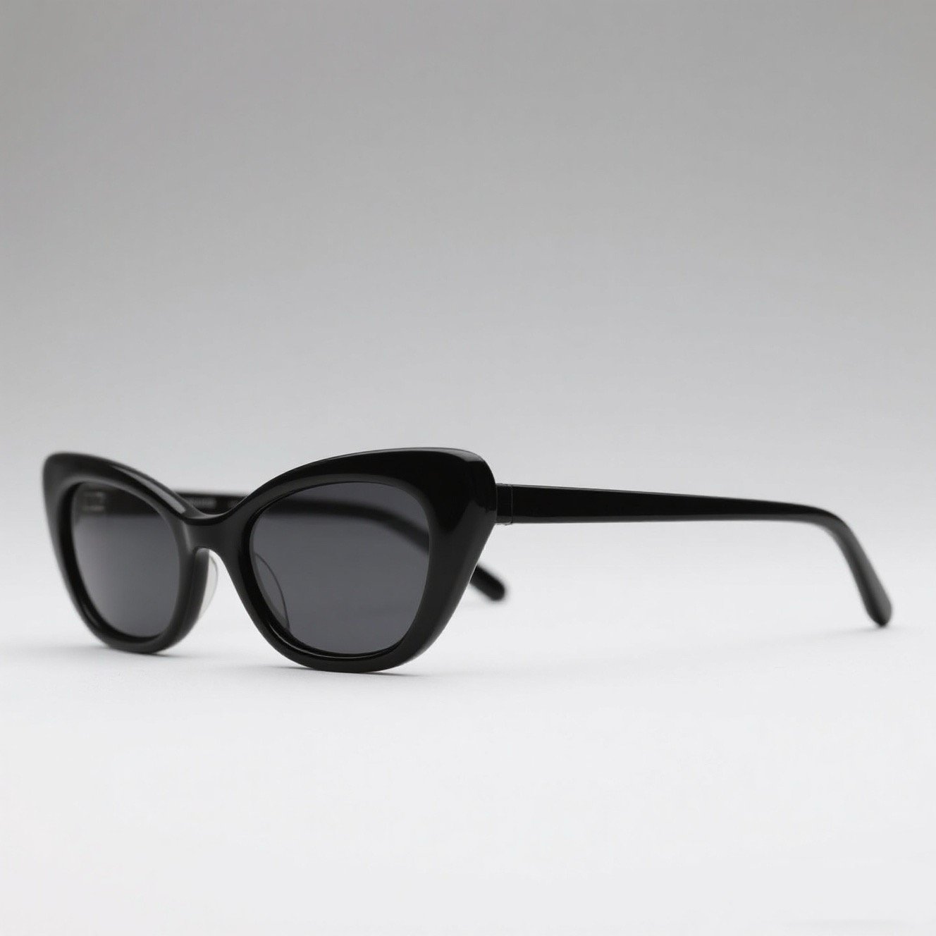  แว่นกันแดดทรงแคทอายสุดชิค