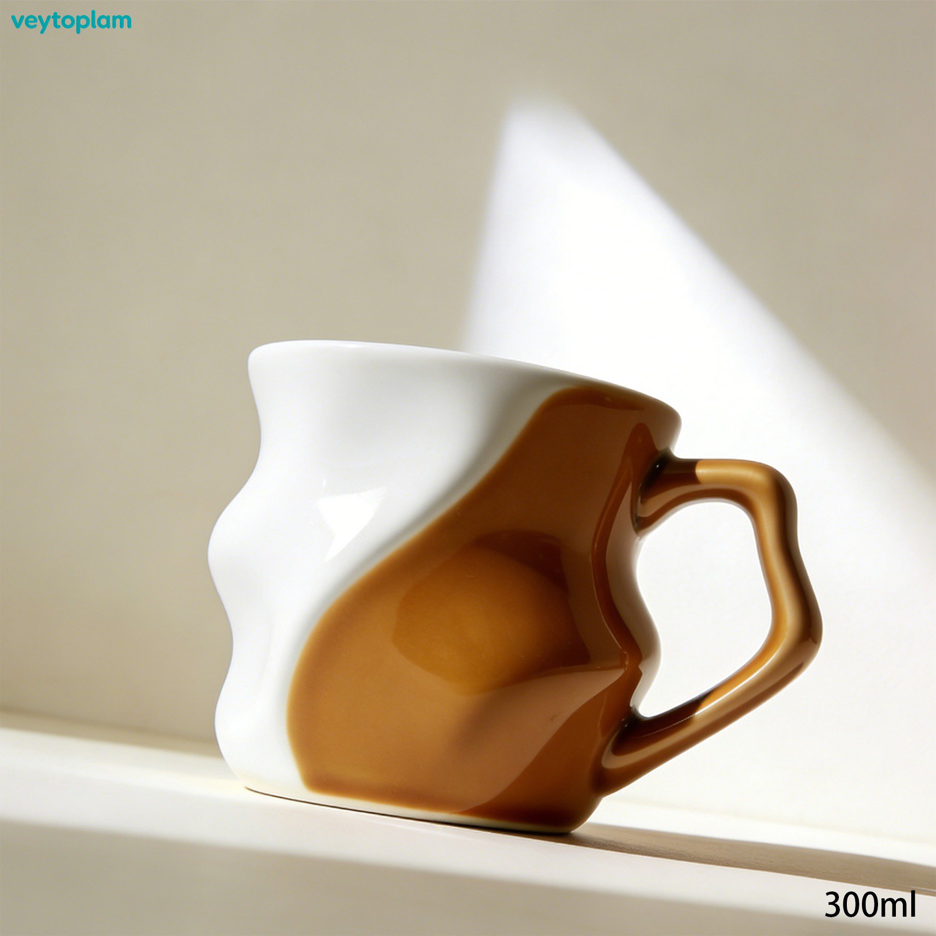 Detailansicht des Retro-Keramikbechers