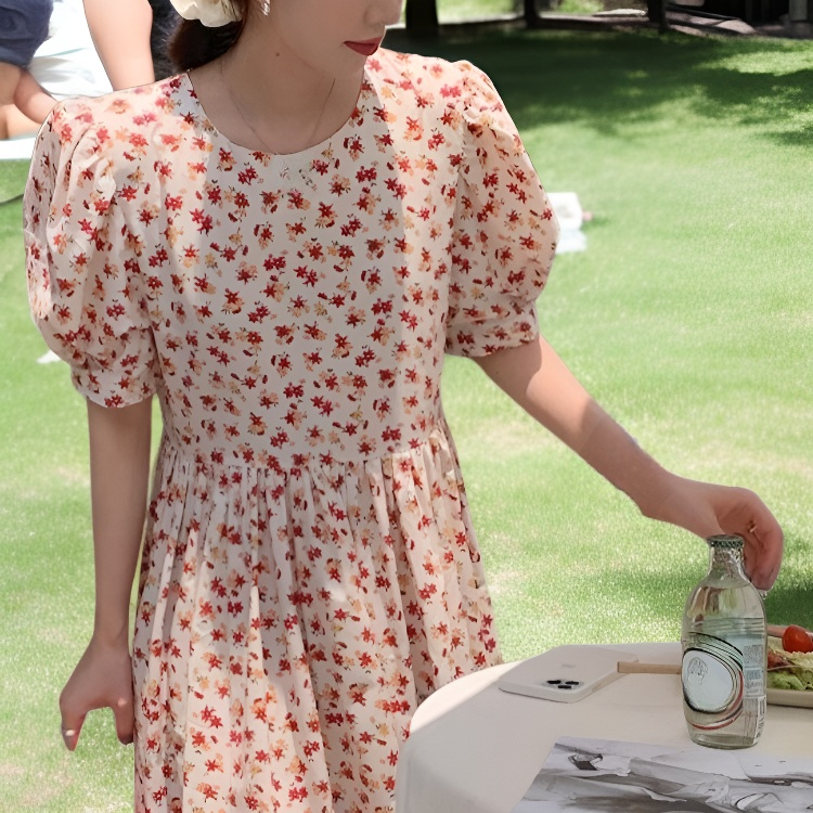 小花柄ワンピースのバックスタイル