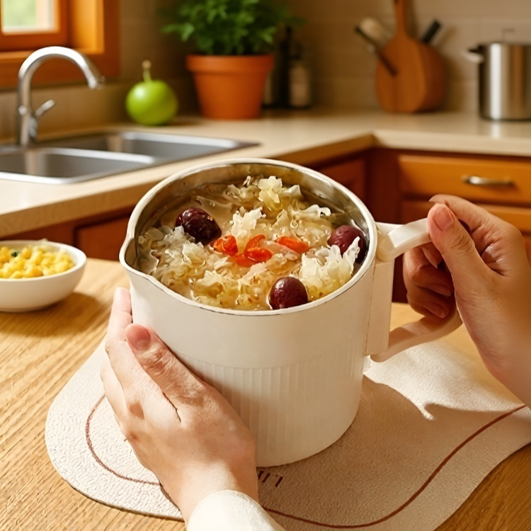 ケトルを折りたたんだ状態の写真