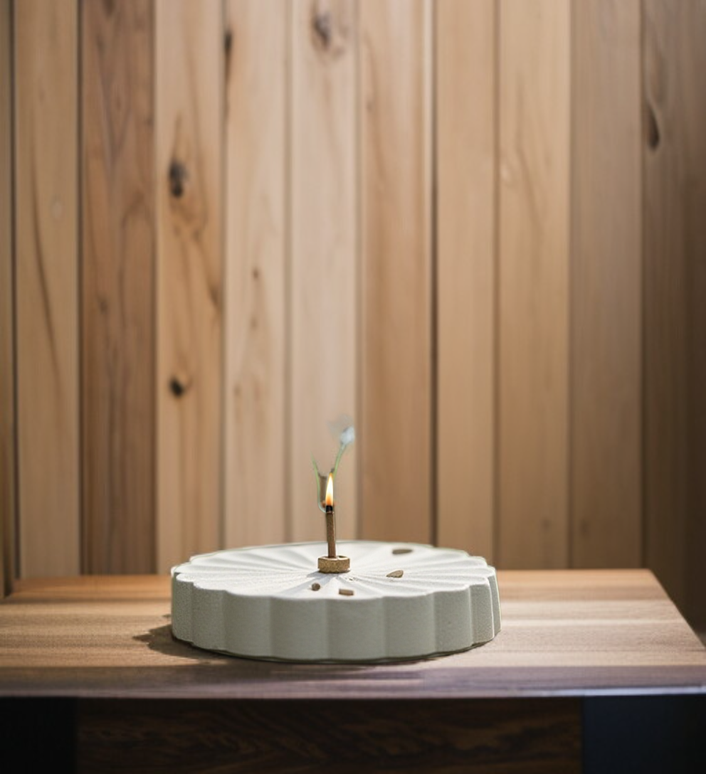 작은 사이즈로 가방에 쏙 들어가는 미니 향로