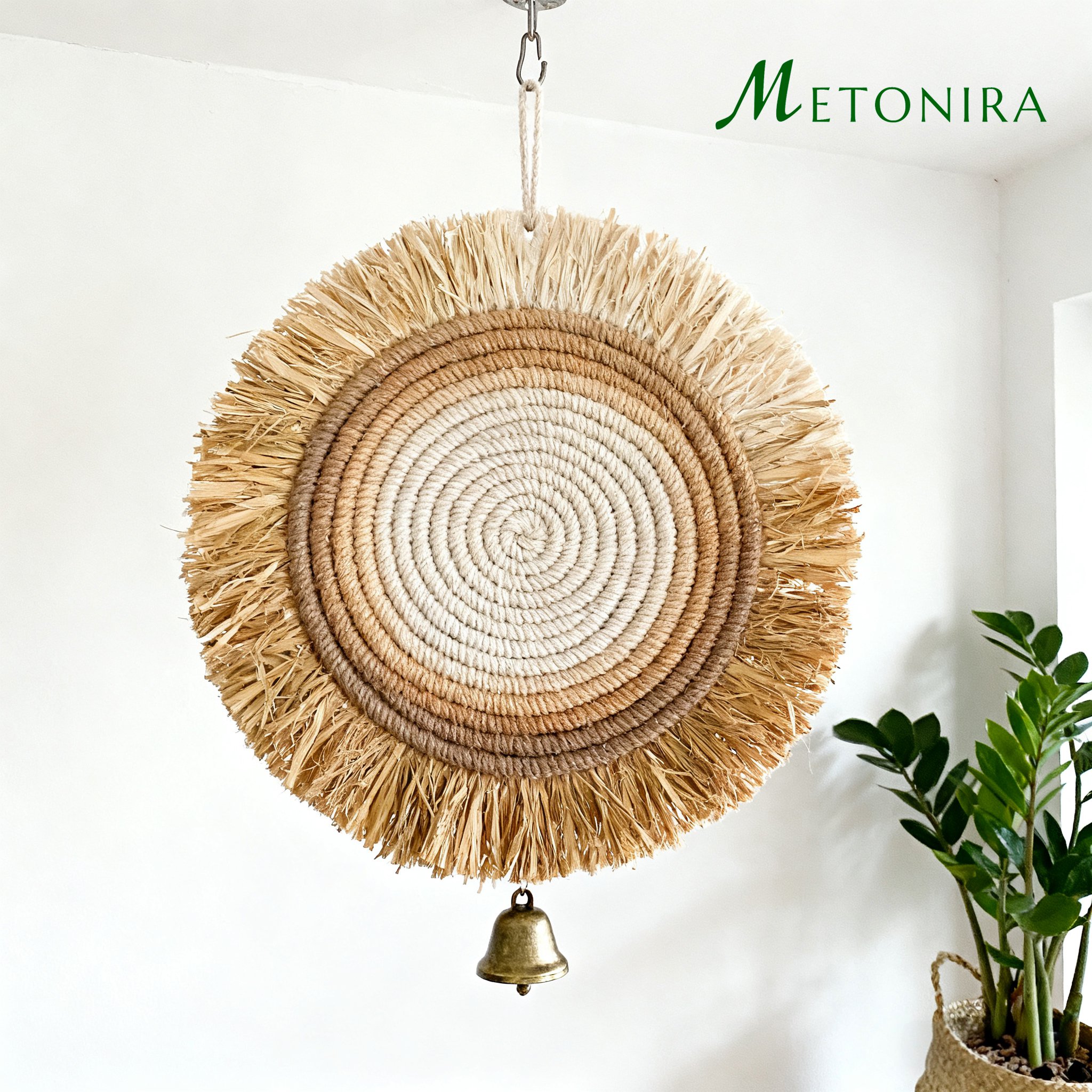 둥근 모양의 짠 장식품