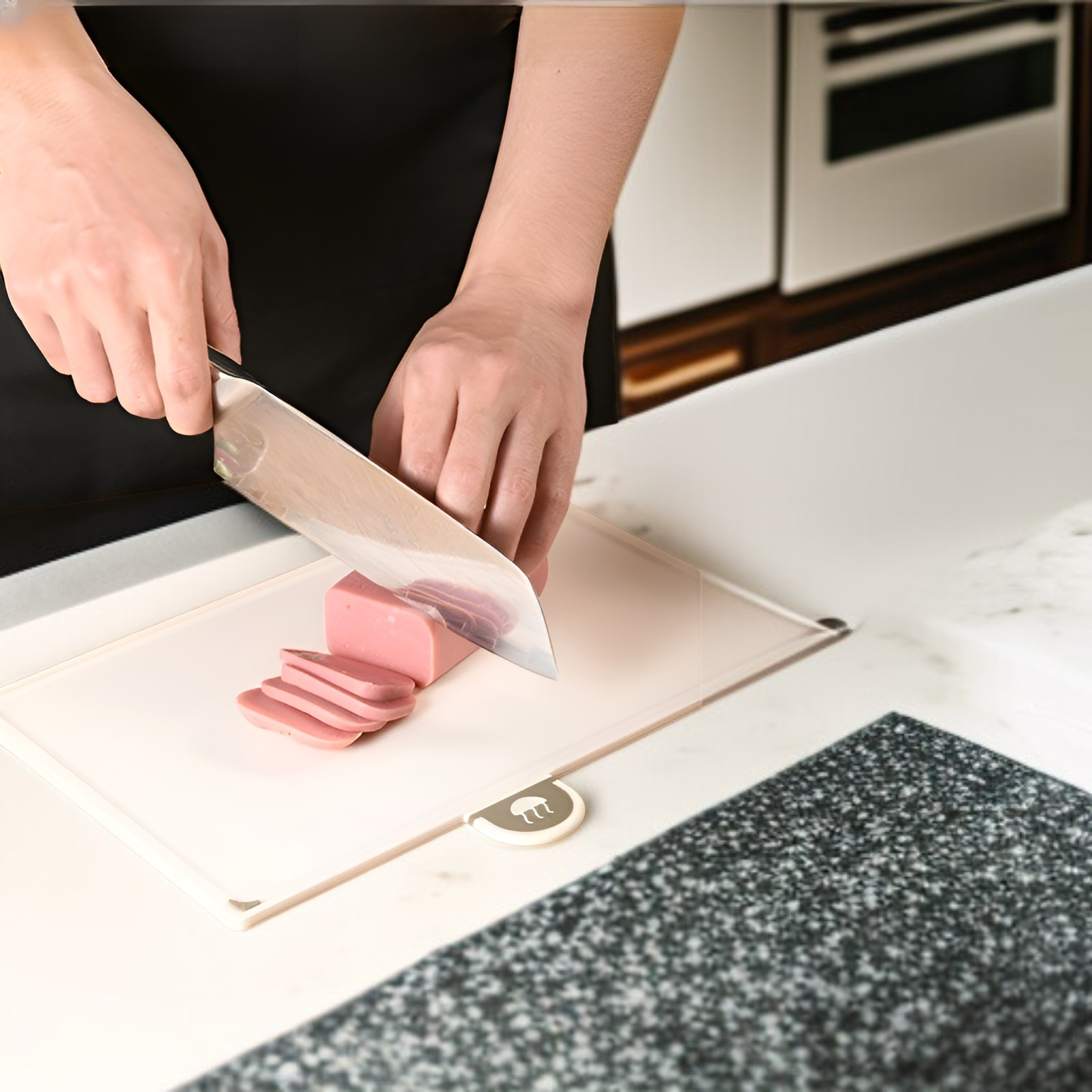 Deska do chleba z antypoślizgową powierzchnią