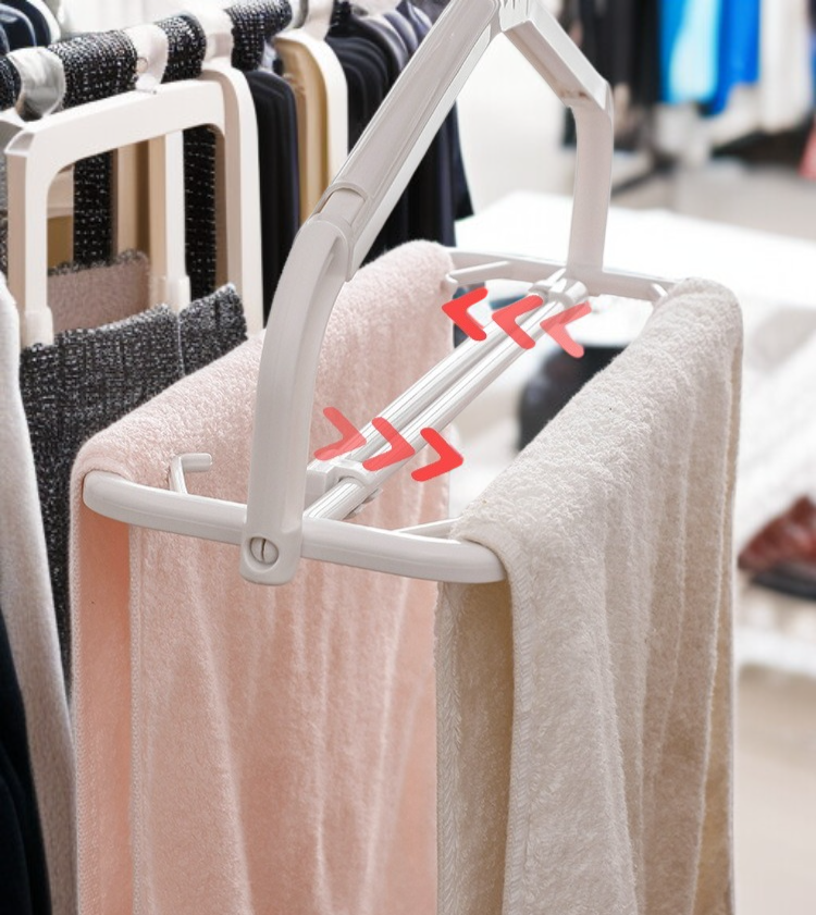 공간 절약형 접이식 건조대 설치 예시