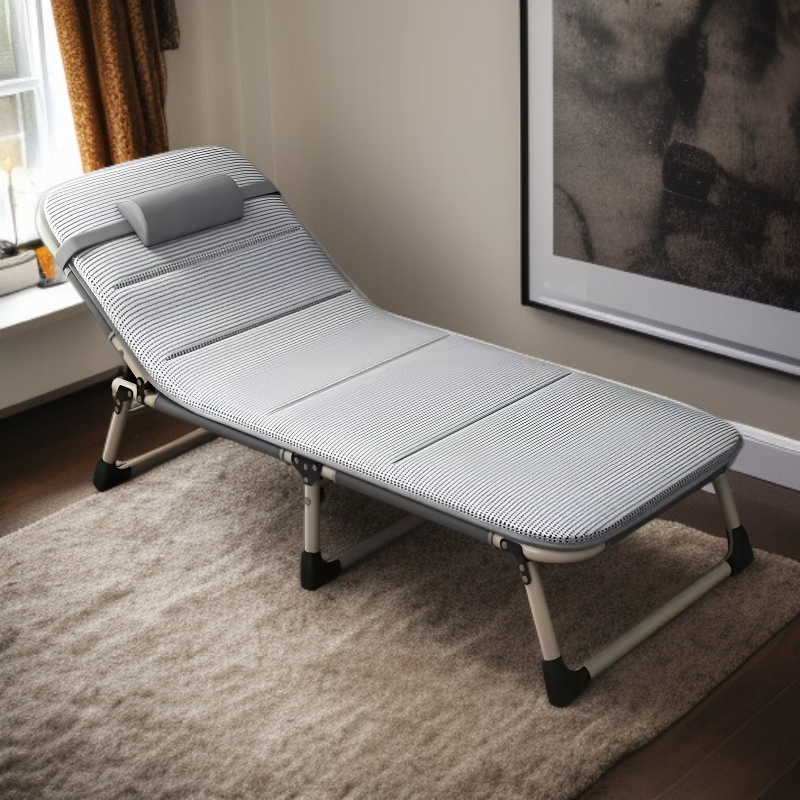 실내에서 사용 중인 휴대용 싱글 침대