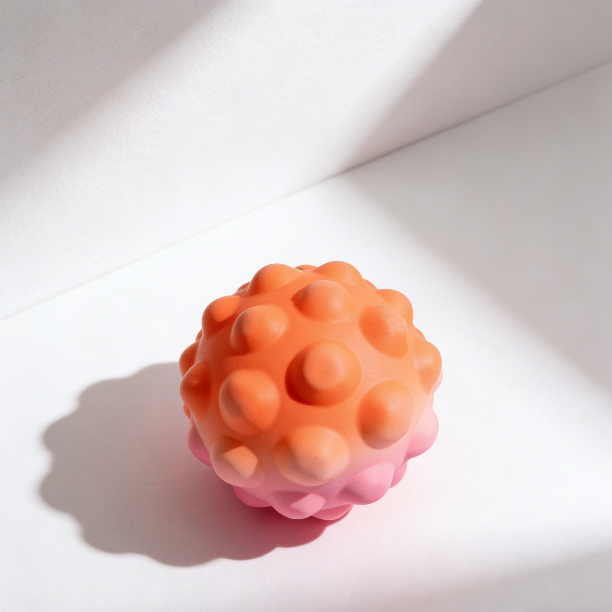 따뜻한 색의 장난감 공