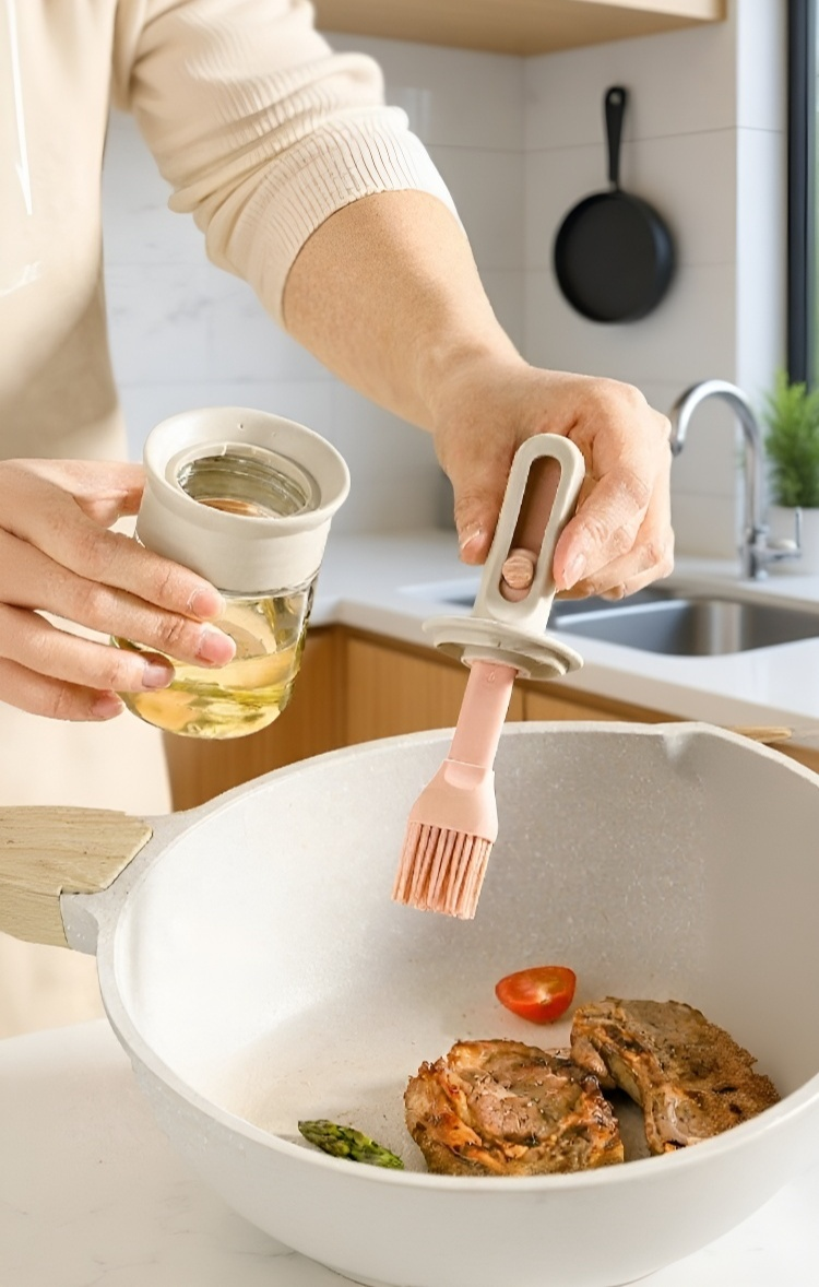 오일을 바르는 브러시 캔 상세 이미지