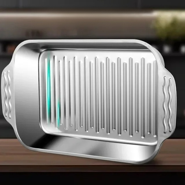 덮개가 있는 구운 생선 접시