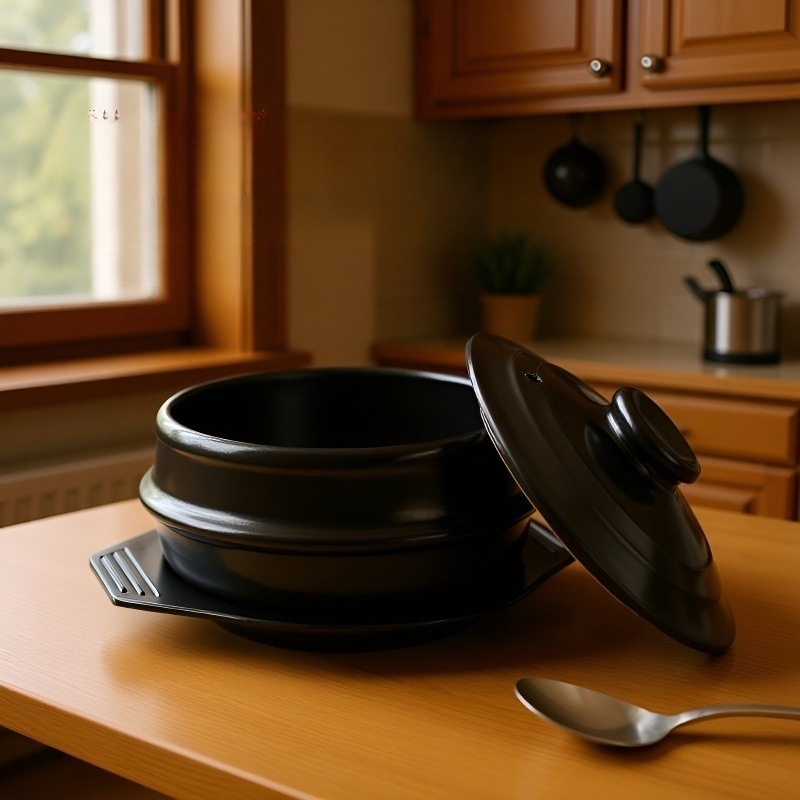 음식이 담긴 비빔밥용 뚝배기