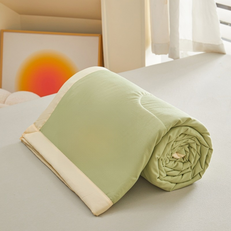 Silk quilt with soybean filling, summer quilt