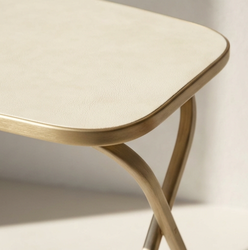 Detail skládacího mechanismu lenošného stolu