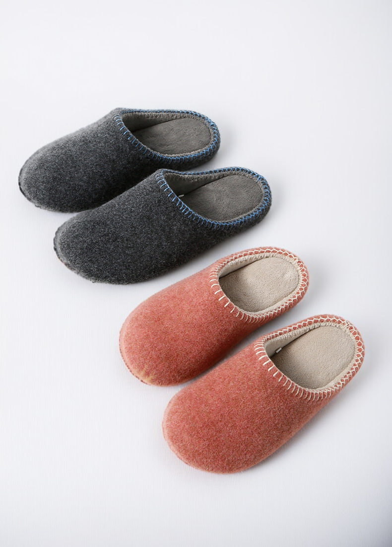 Protiskluzové domácí pantofle v šedé barvě