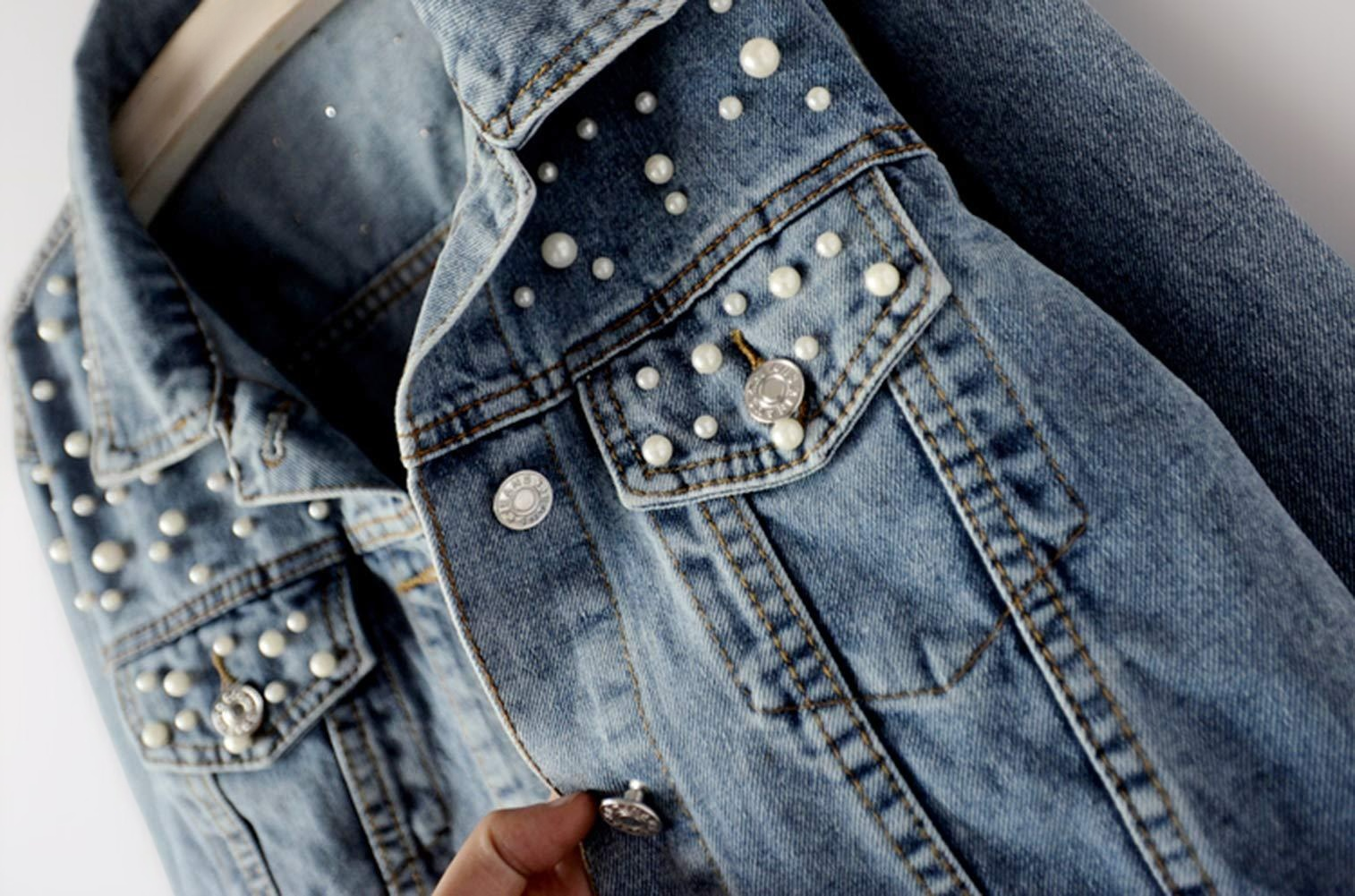 جاكيت جينز فضفاض وأنيق للنساء