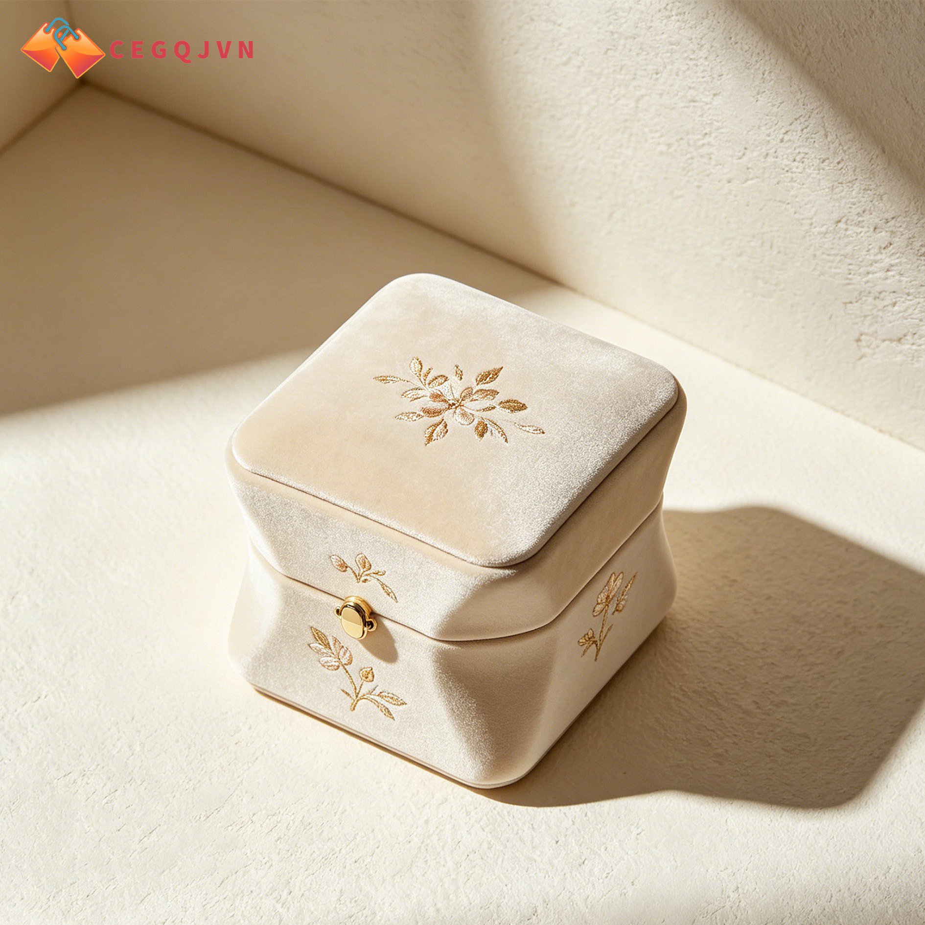 Velvet jewelry boxes (3 pieces)