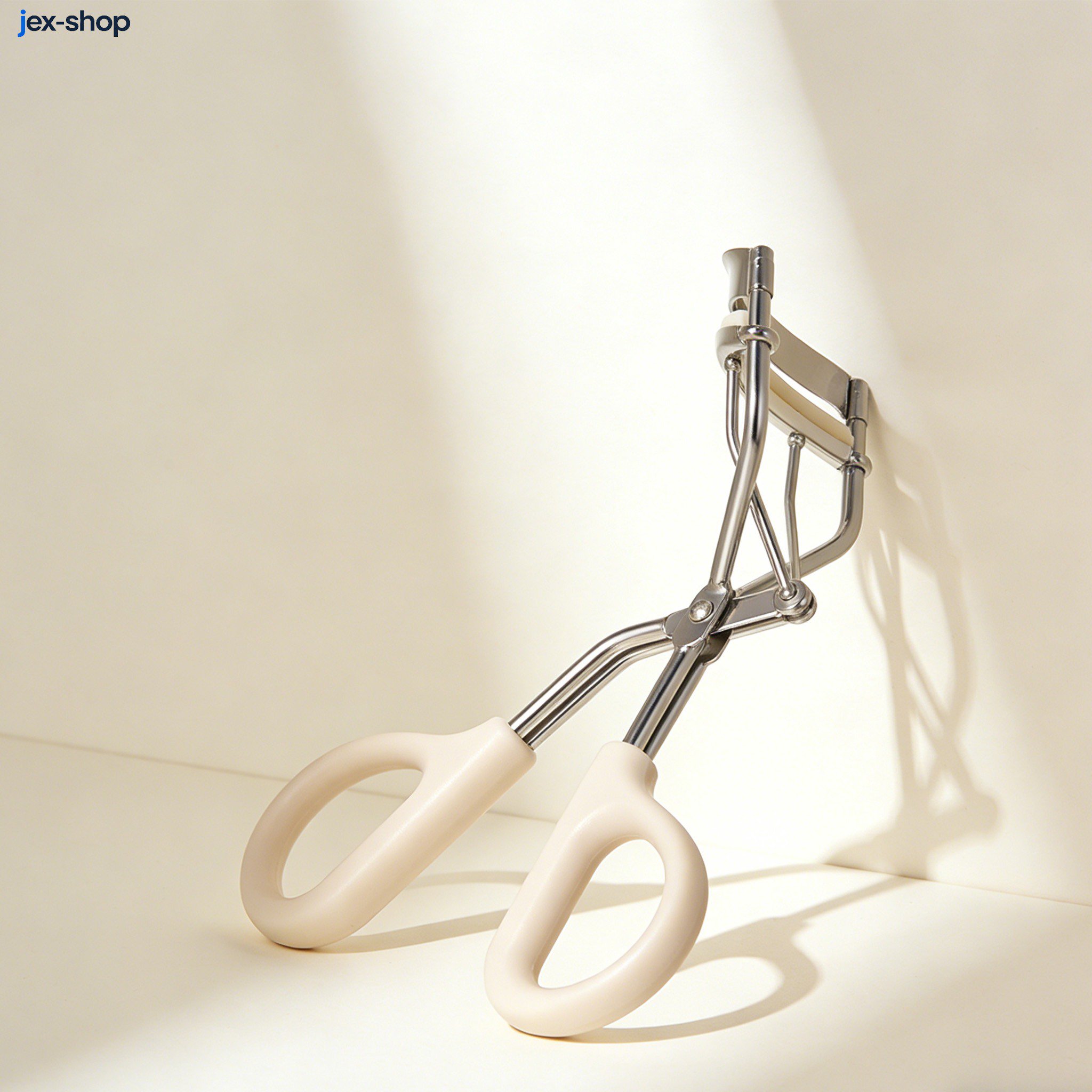 輕巧迷你睫毛夾展示