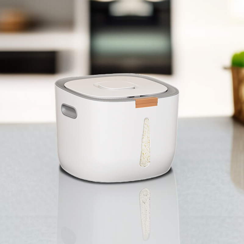 Large capacity rice bucket