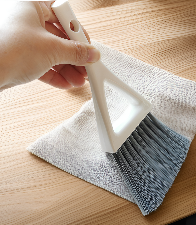 컴팩트한 디자인의 미니 빗자루