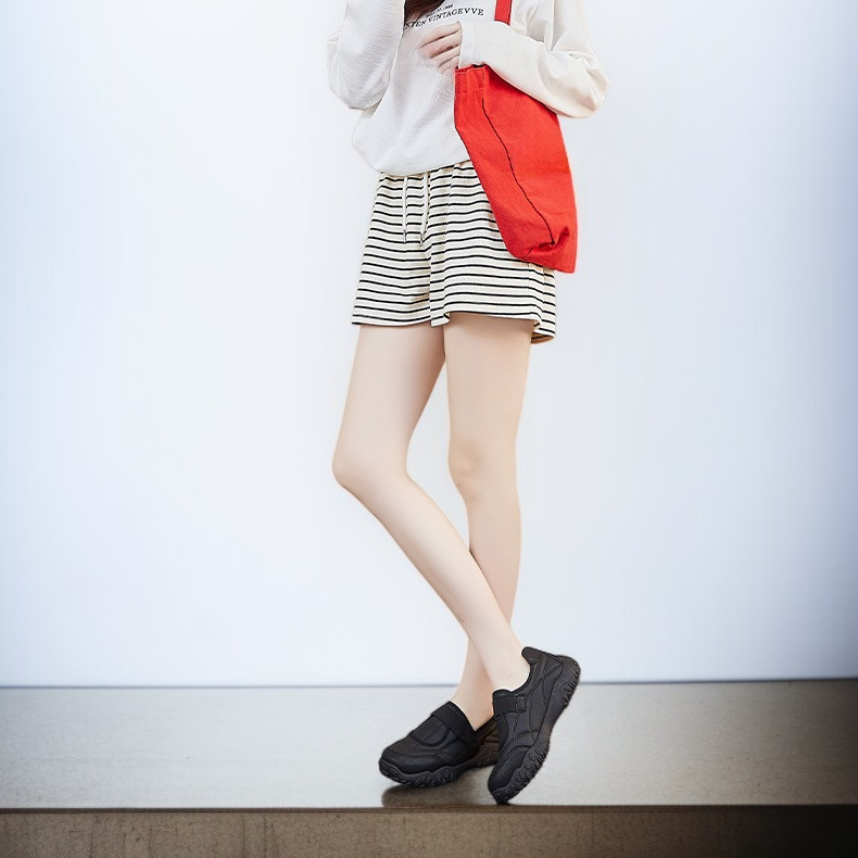 여성 캐주얼 신발 일상 착용 예시