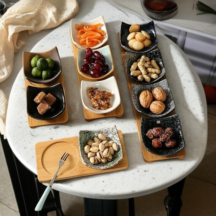 나누어진 견과류 스낵 트레이