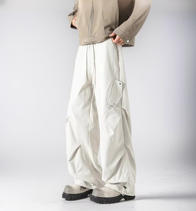 트렌디한 남성 카고 팬츠 코디 예시