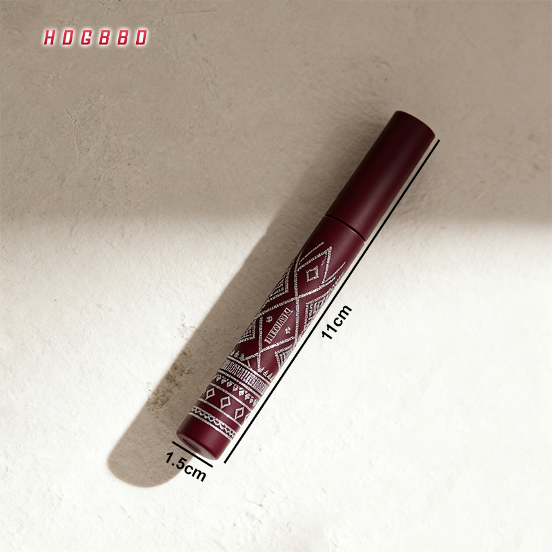 แปรงมาสคาร่าออกแบบพิเศษเพื่อขนตาเรียงเส้น