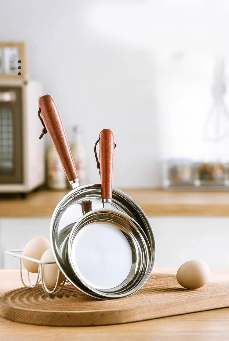 Mini Bratpfanne aus Edelstahl mit Omelett