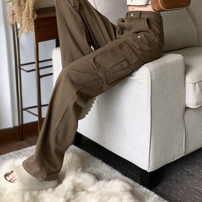 美脚効果が際立つ女性用パンツ