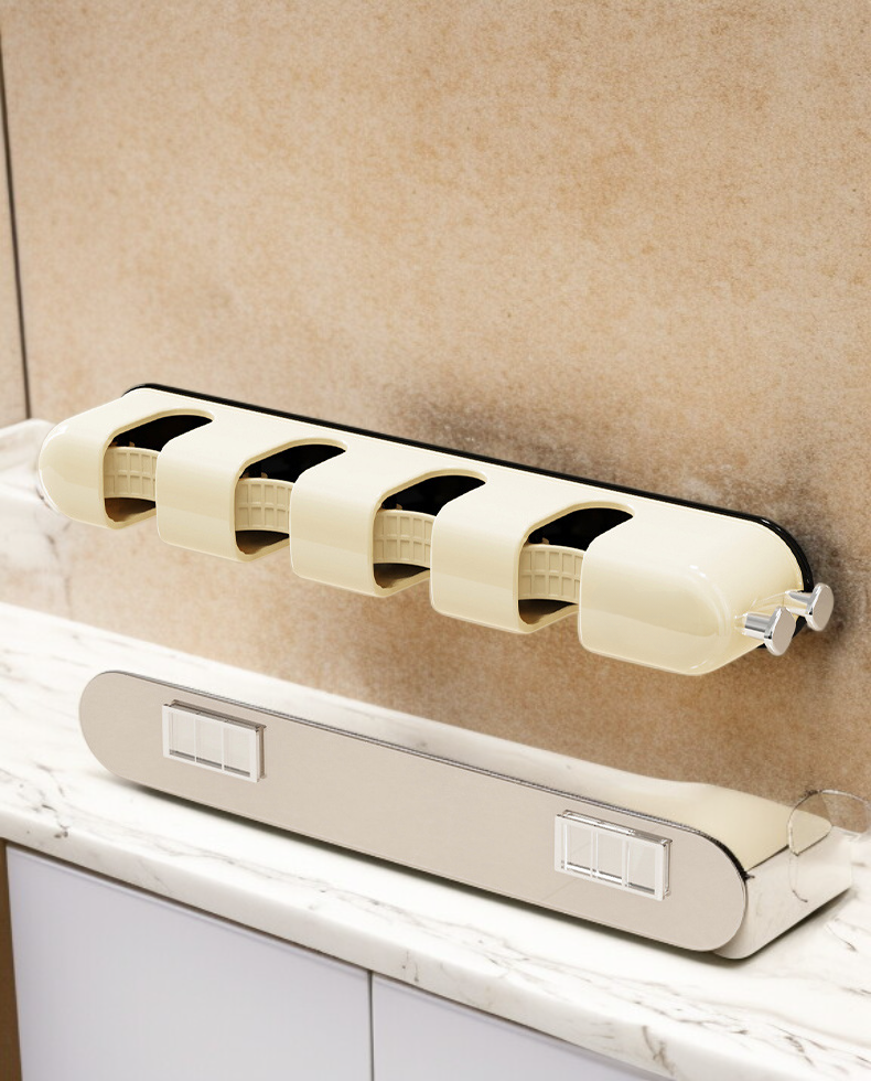 걸레, 솔 등 다양한 용품을 정리한 모습