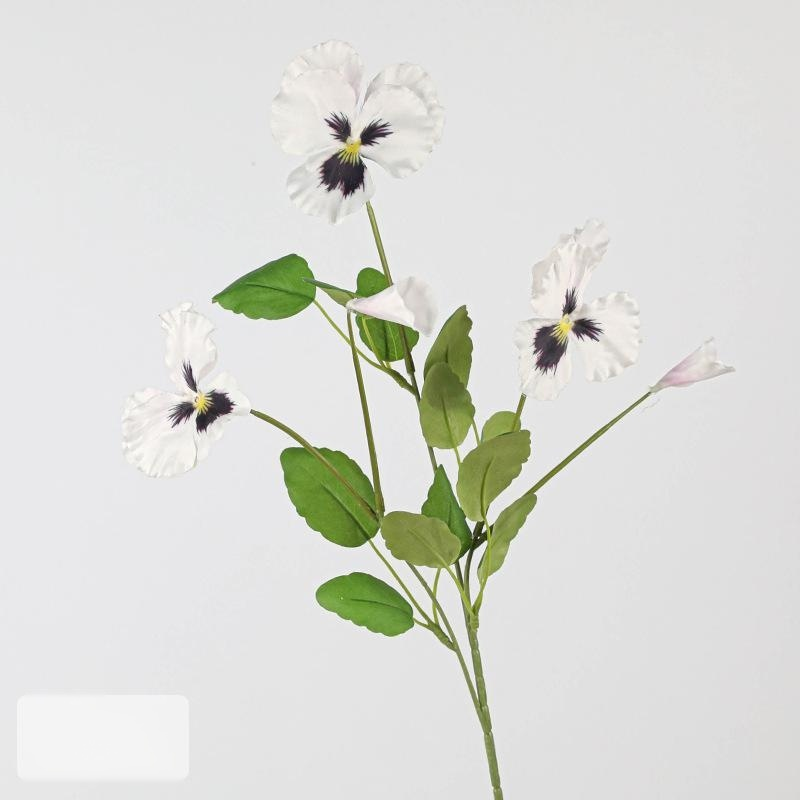 Simulierte dreifarbige Blumendekoration