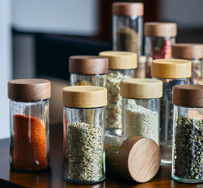 Rundes Glasbehälter zur Aufbewahrung von Gewürzen
