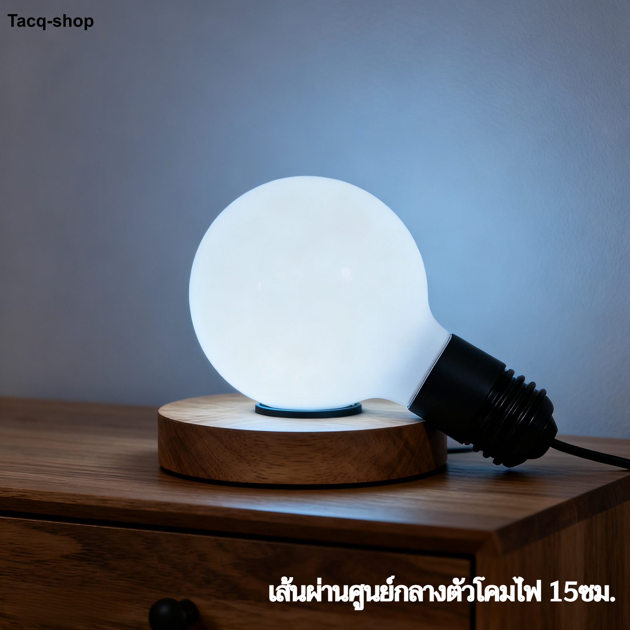 โคมไฟตั้งโต๊ะรูปหลอดไฟใช้งานในห้องทำงาน