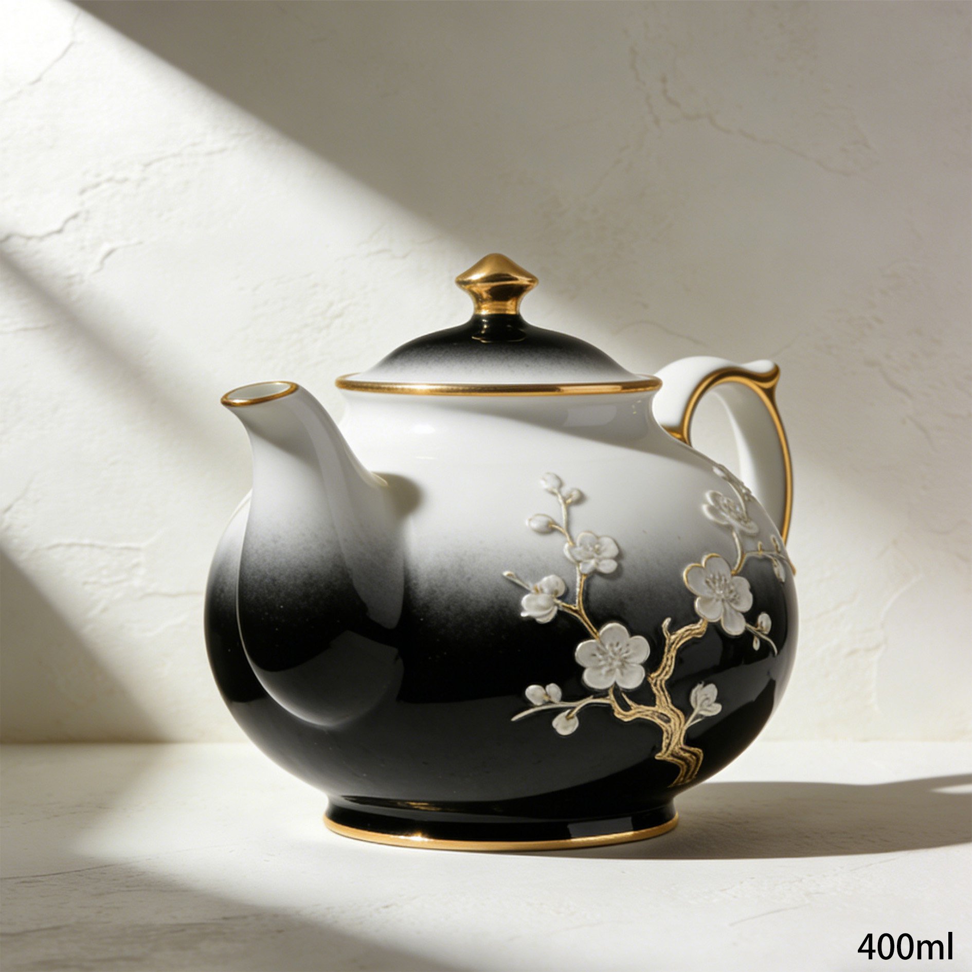 注ぎ口が美しい陶器ティーポット