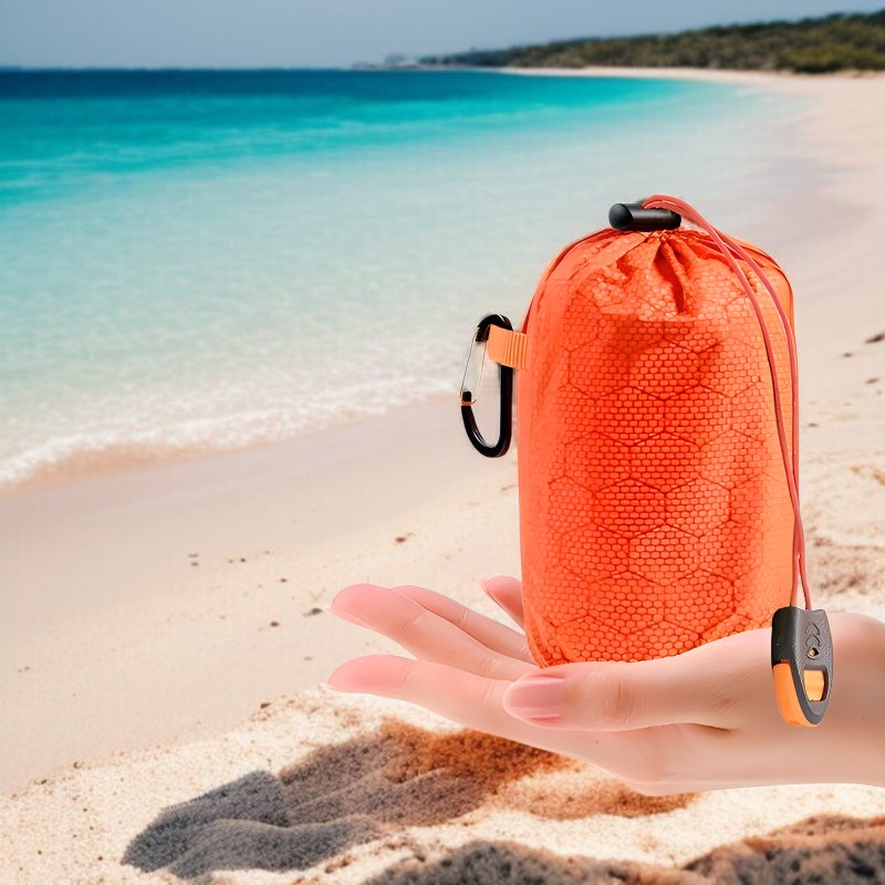 ポータブルアウトドア緊急用ブランケット、防寒防湿、暖かいキャンプテント、熱反射バッグ、緊急用寝袋、アルミフィルム三角テント