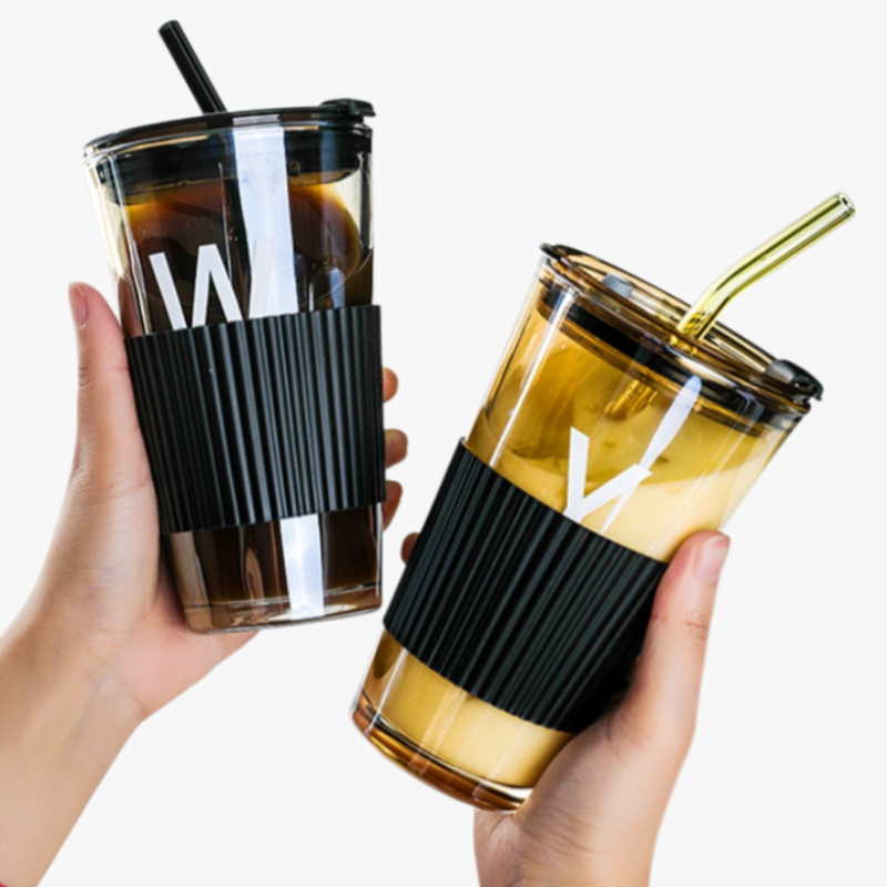 niedlicher Saftgetränkebecher